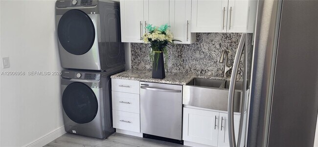 Photo - 3421 NE 5th Ave Unit A