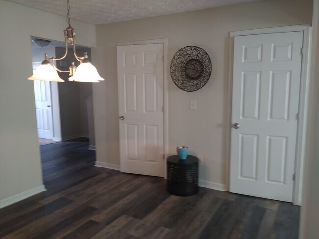 8393 Carlington Ln