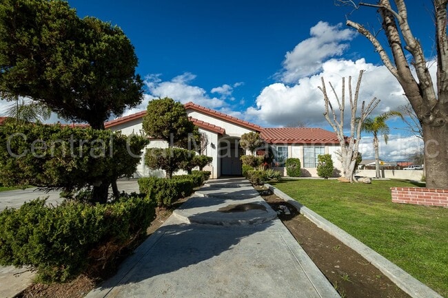 Photo - 3 Bedroom, 2 Bath Home - $2095 per month!