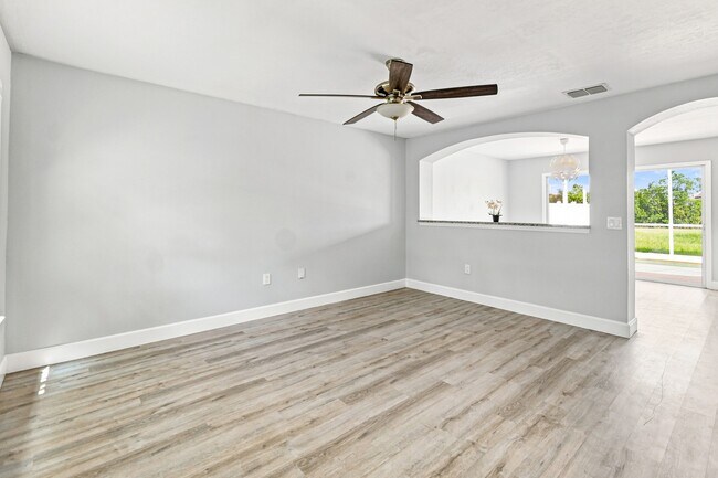 1365 Carey Glen Cir