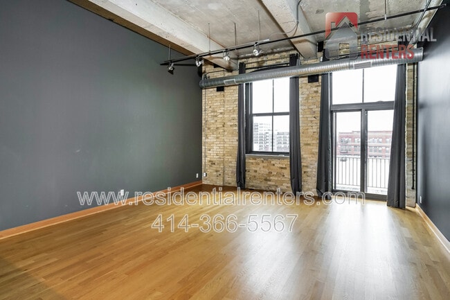 Photo - 239 E Chicago St Unit 609