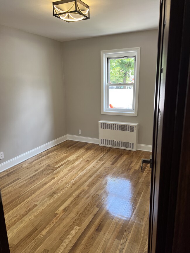 Photo - 1001 154th St