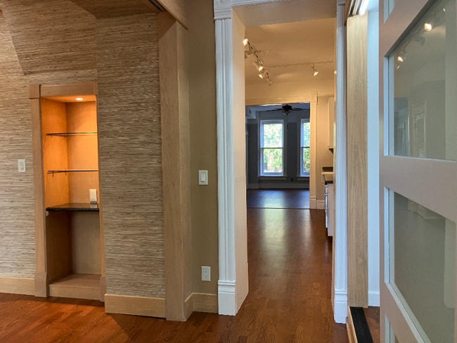 Building Photo - 1102 N Wolcott Ave Rental