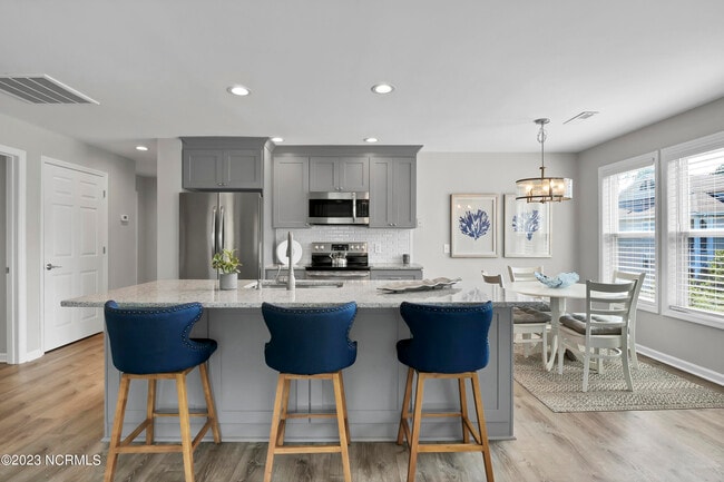Building Photo - 3350 Club Villas Dr Unit 1305b