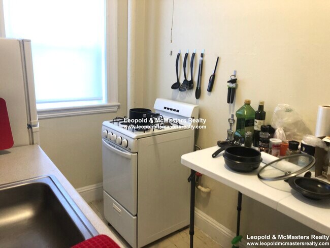 Photo - 64 Woodstock Ave Unit 9