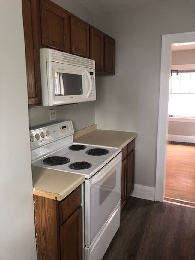 Photo - $1,350| 3bd 2Ba|1621 Badger | Available 11... Casa