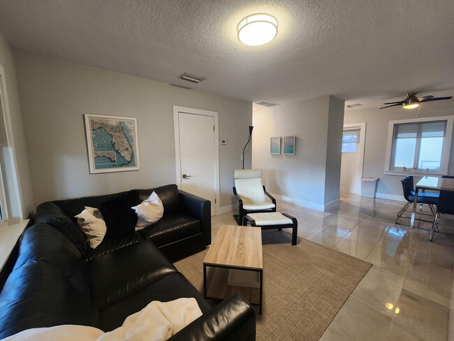 Photo - 1006 SE 4th St