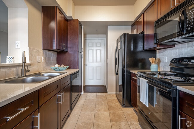 1BR, 1BA - 802SF