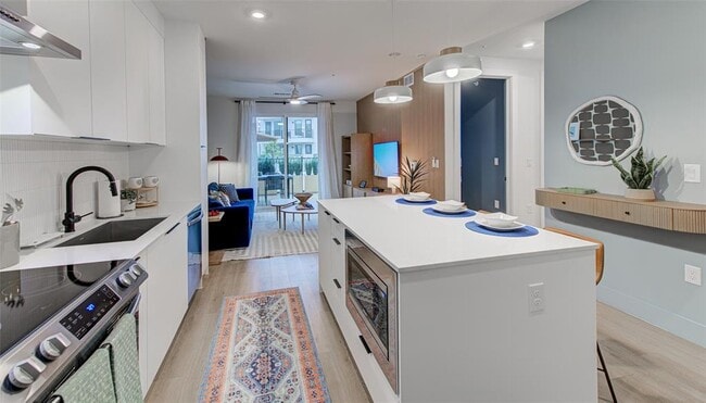 Photo - 1701 Simond Ave Ave Unidad 436