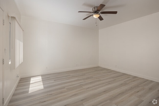 Studio - 500SF - Living