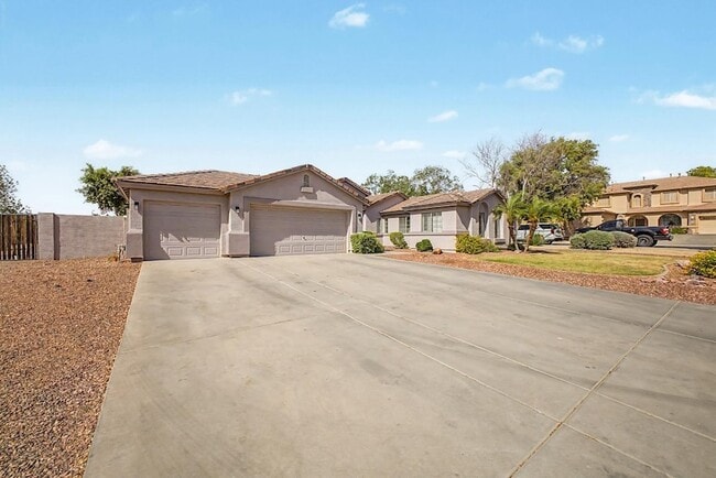 Building Photo - 8352 W San Juan Ave