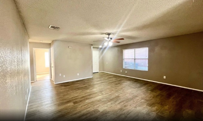 Photo - 9908 Peregrine Trl