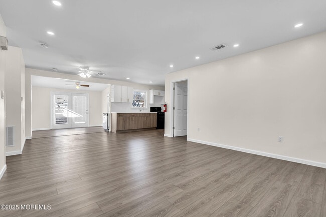 Photo - 140 Main Bayway