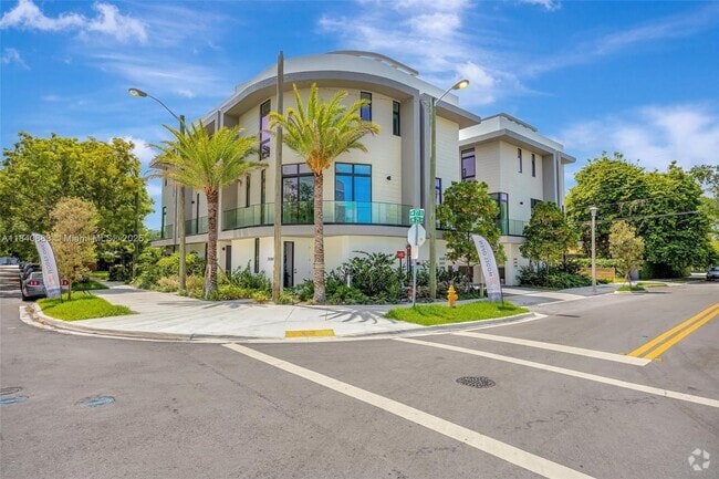 Building Photo - 2694 SW 25th Ave Rental