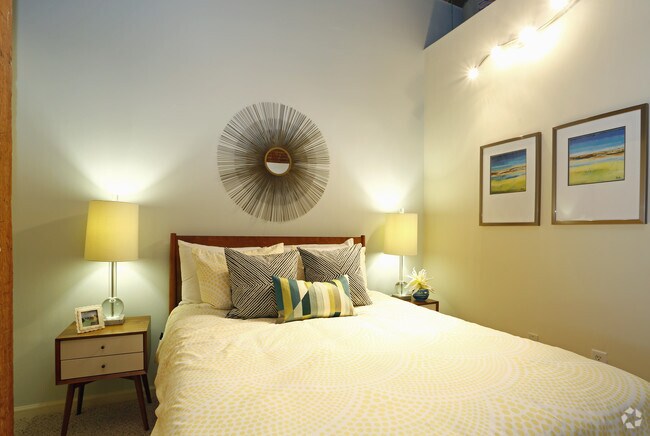 2BR, 1.5BA- 866SF Deluxe Two Bedroom I- Bedroom