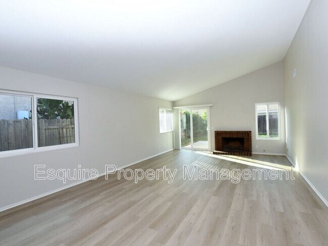 6129 Calle Arena