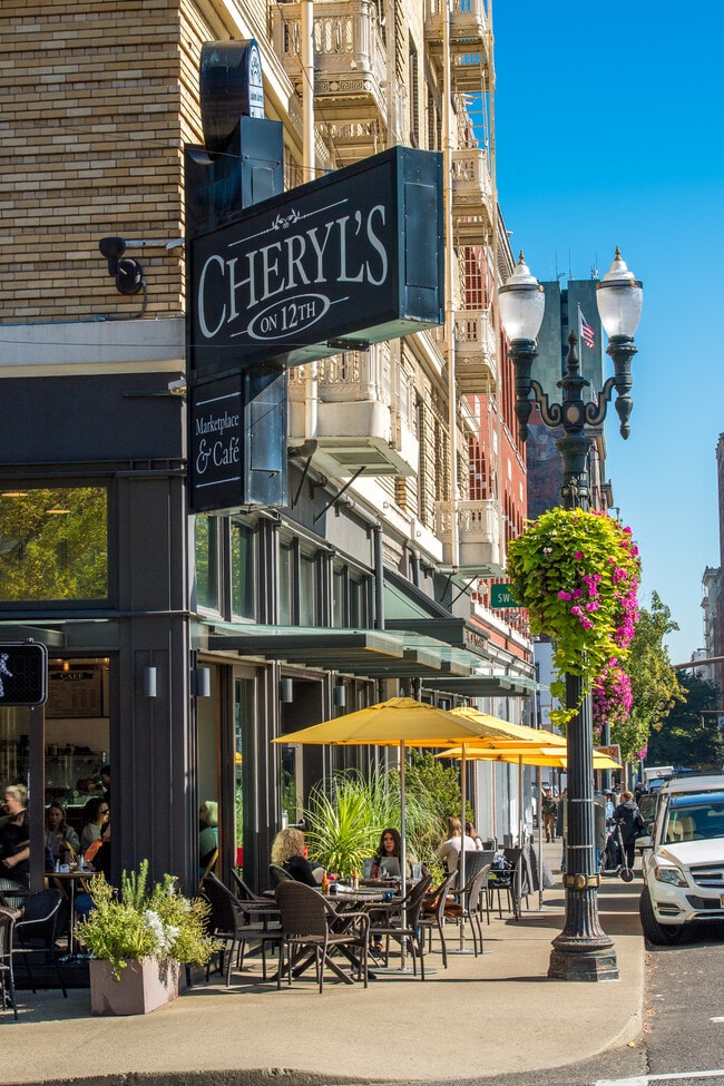 Photo - Washington Plaza Apartments