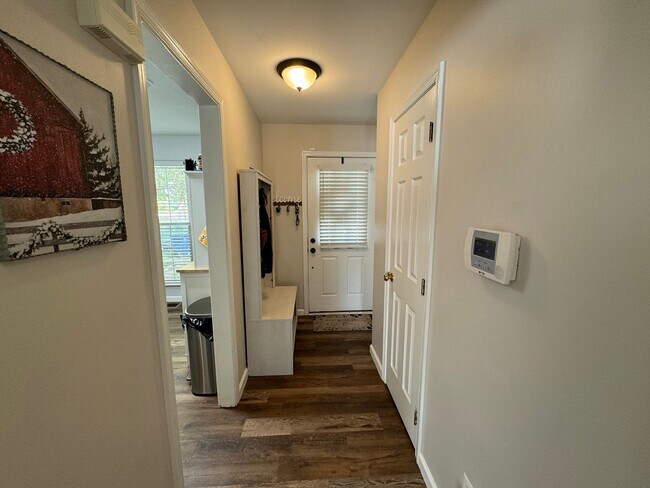 Photo - Gorgeous 2 Bed 2.5 Bath Townhome With A Fenced Yard In Exeter