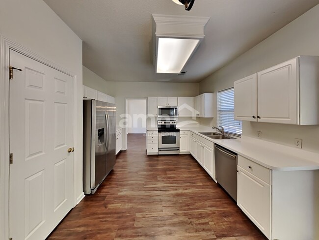 Photo - 11200 Longhedge Ln