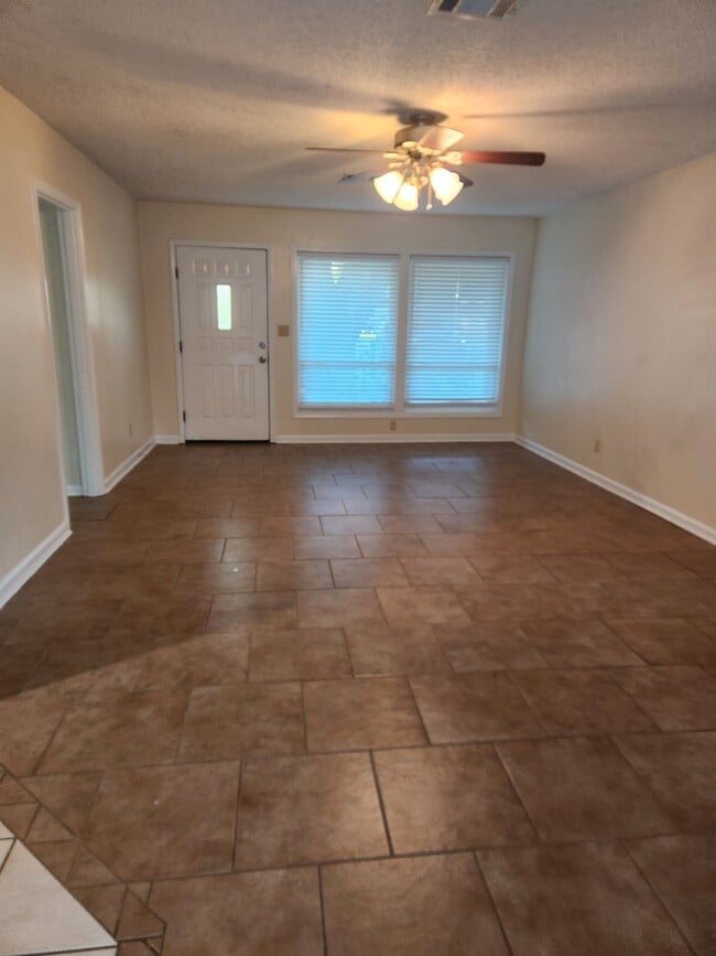 6011 Audubon Dr
