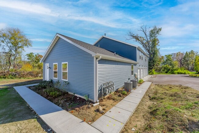 Building Photo - 7725 Timbercreek Ct Unit 7725-2