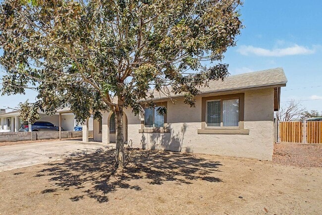 Photo - 2521 N 49th Ave