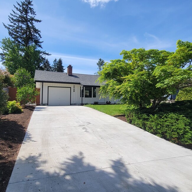 Building Photo - Rambler 3br / 1.5bath in Bow Lake of Seatac