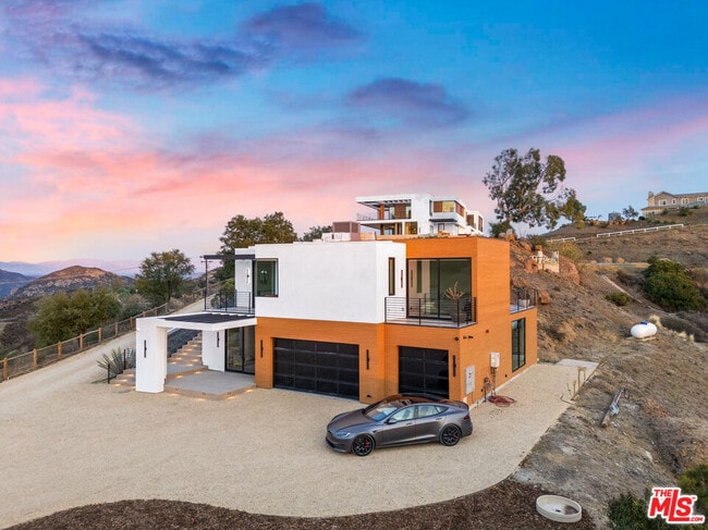 Photo - 32180 Mulholland Hwy Casa