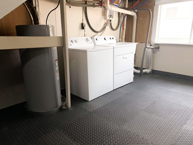 Laundry - 315 Ronceverte Ave Unit 315