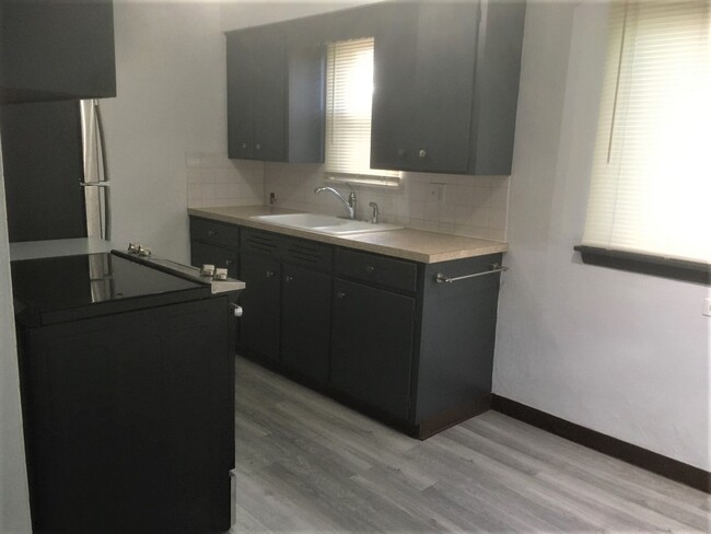 Building Photo - 1543 2nd St Unit 1