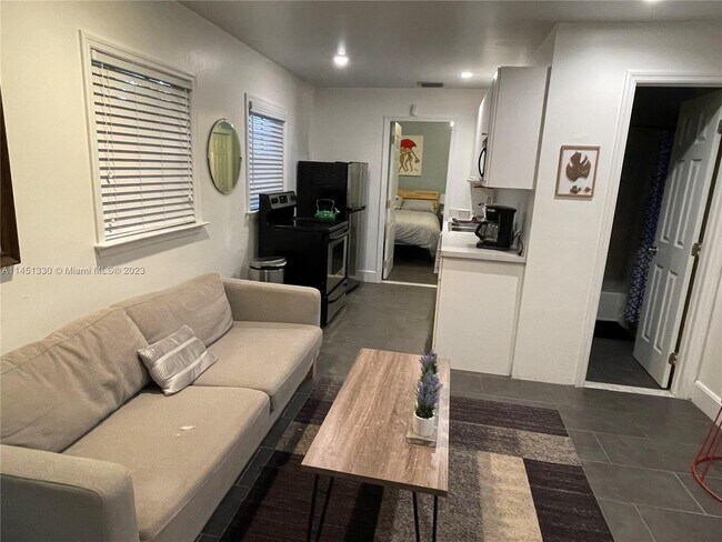 Photo - 29 NE 49th St Unidad rear