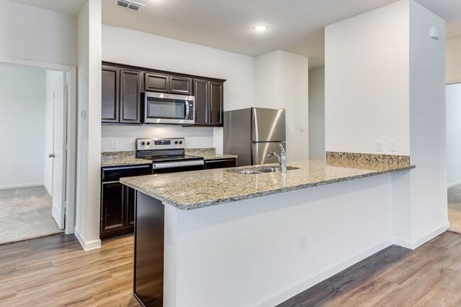 Photo - 1900 Briar Cv