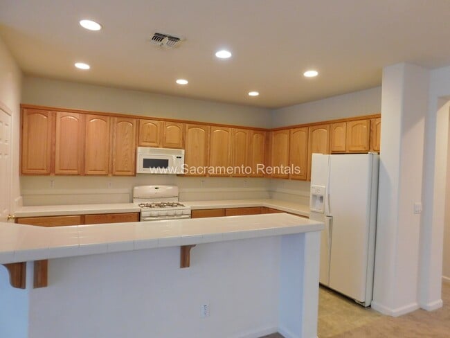 Photo - Spacious Elk Grove 3bd/2ba House with 2 Ca...