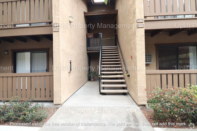 Building Photo - 1 Bed 1 Bath downstairs Unit 125 Rental