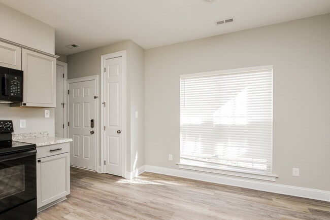 Photo - 7728 Royal Park Ln