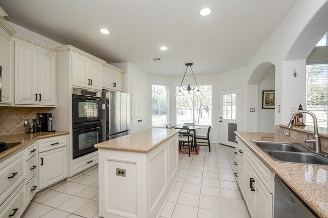 Photo - 14 Guinevere Pl