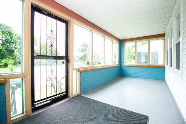 Photo - 472 Shasta Dr