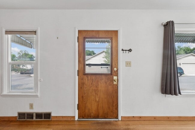 Photo - $2,800 - 4 bed/2 bath House with fenced yard