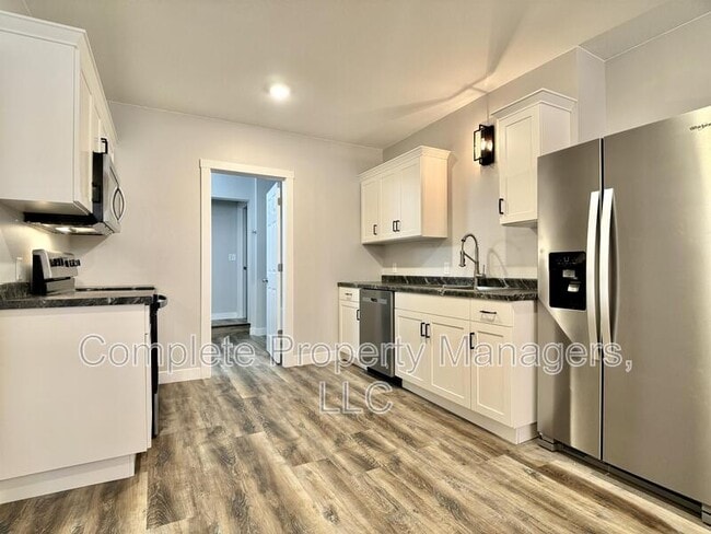 Photo - 103 Main St E