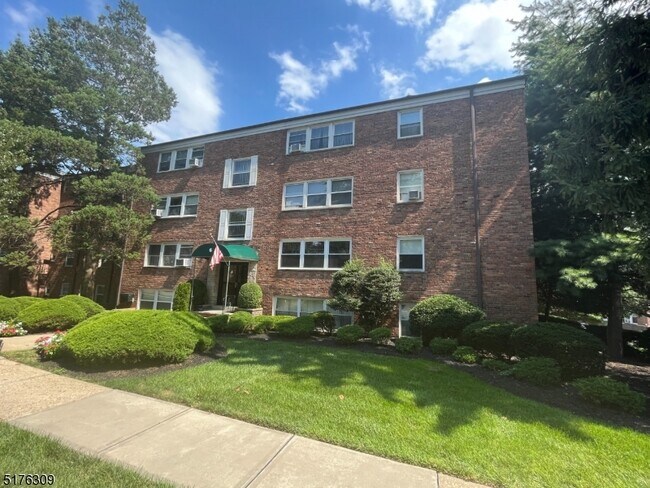 6 Hillside Ave Unit 2D