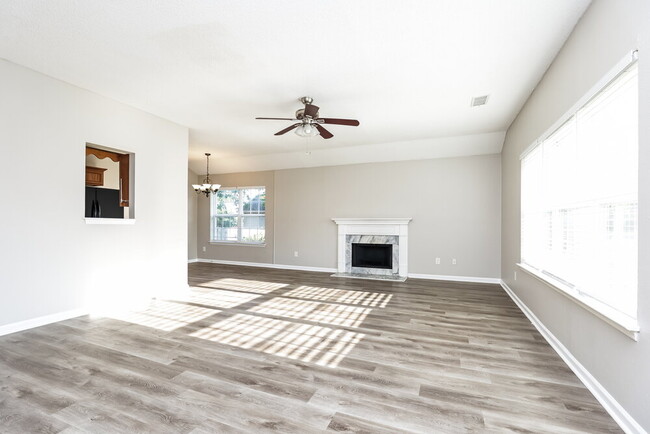 Photo - 321 Lake Forest Dr