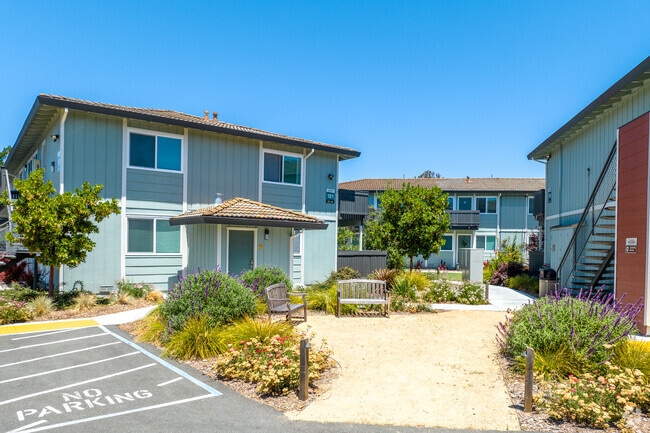 Building Photo - Traverse Rental