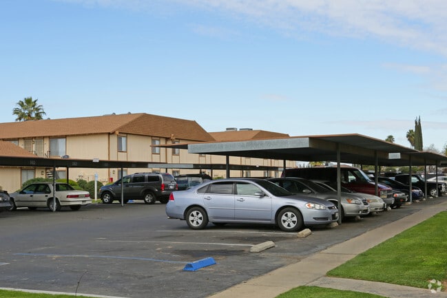 Lakeland Apartments