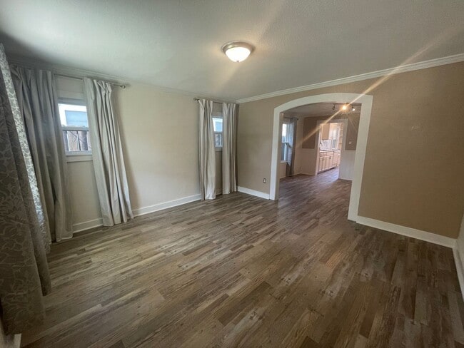 Photo - 3320 W 5th St
