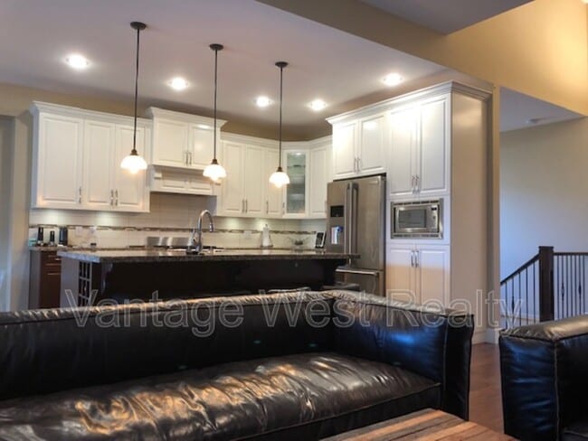 Photo - 1588 Marina Way