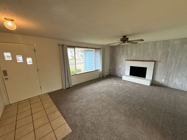 Photo - 1650 NW Highland Dr