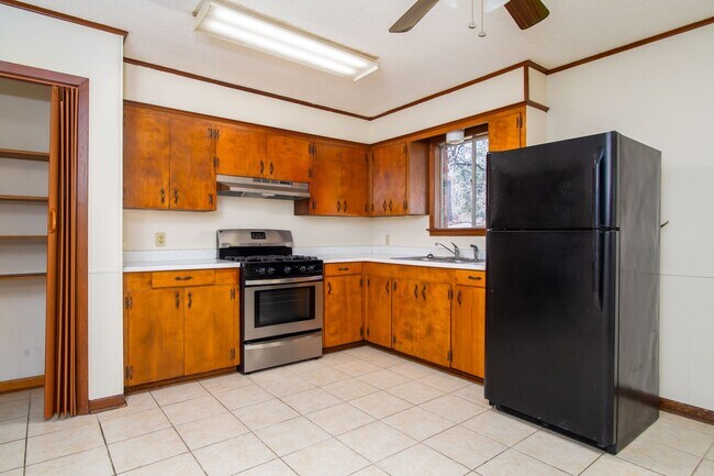 Photo - 6000 Larkspur Dr