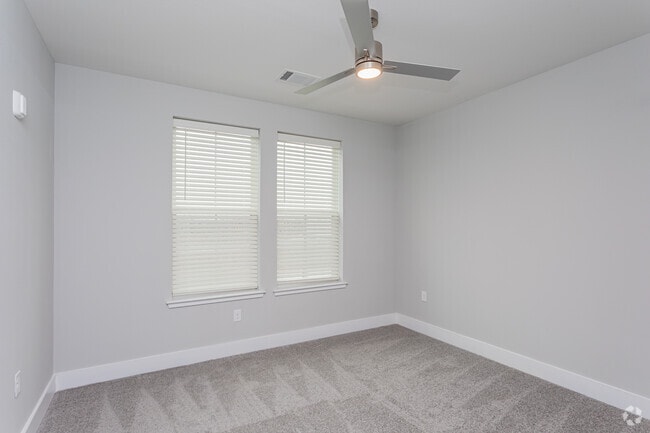 2BR, 2BA - Roosevelt