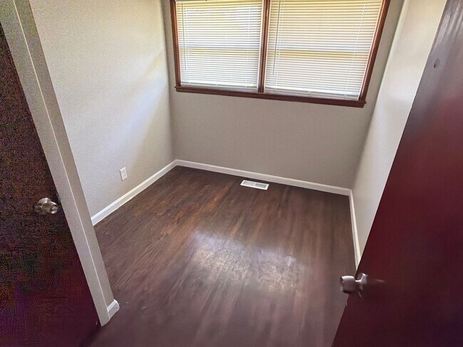 Photo - 457 Shepley Dr