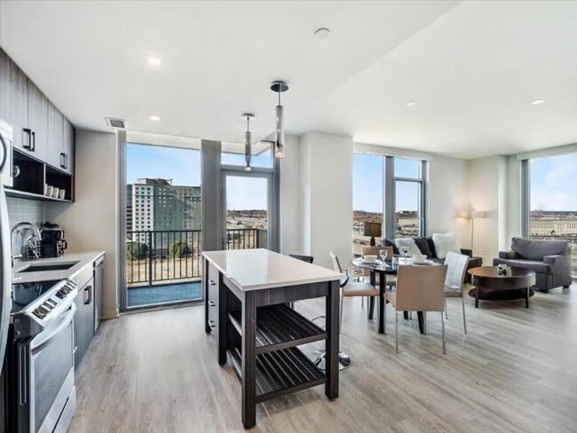 Photo - 400 Army Navy Dr Unit ID1221046P